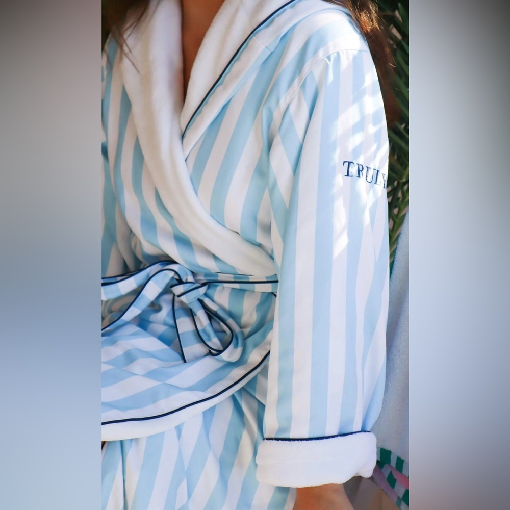 TRULY Mikanos Luxury Robe - New in original sealed packaging - Picture 2 of 3
